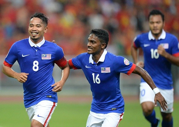Các cầu thủ Malaysia ăn mừng bàn thắng mở tỷ số