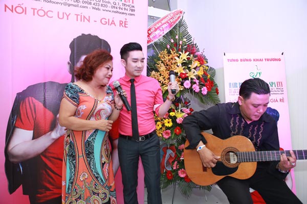 Siu Black thể hiện giọng hát đầy cảm xúc trong phần song ca ngẫu hứng với Quang Hà