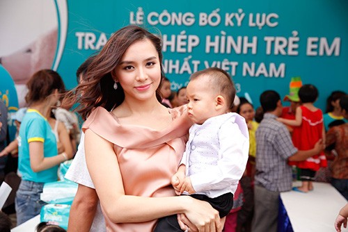 Những hoa hậu, á hậu nấm lùn trong showbiz Việt