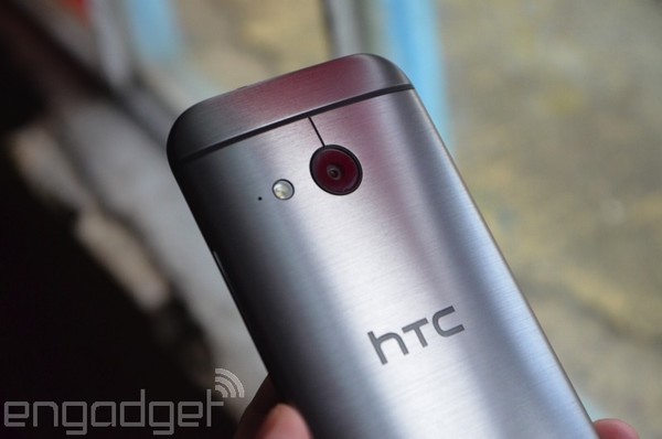 Trên tay HTC One mini 2: Thiết kế của One M8, camera 13MP, màn hình 4,5 inch,…