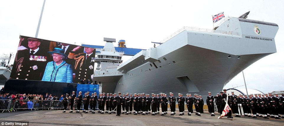 Tàu sân bay HMS Queen Elizabeth trong buổi lễ đặt tên hôm 4/7