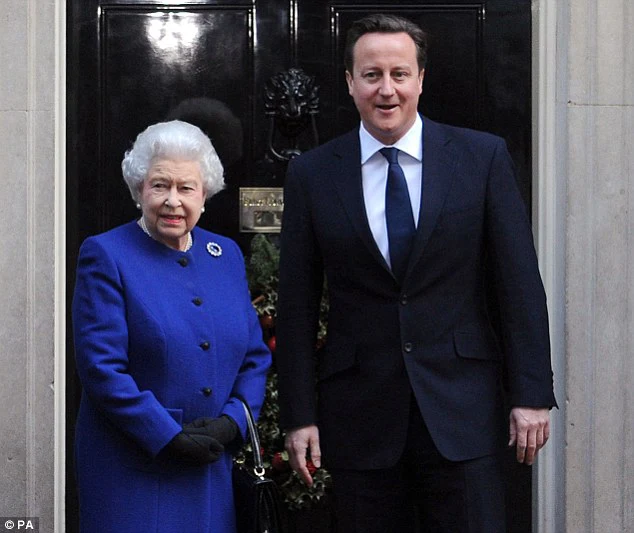 Điện Buckingham chưa có bình luận gì về phát ngôn hớ hênh của Thủ tướng, tuy nhiên ông Cameron khẳng định sẽ trực tiếp gửi lời xin lỗi tới Nữ hoàng Elizabeth II. Ảnh: Independent.