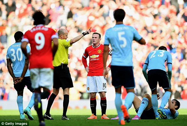 Án phạt nặng cho chiếc thẻ đỏ của Rooney
