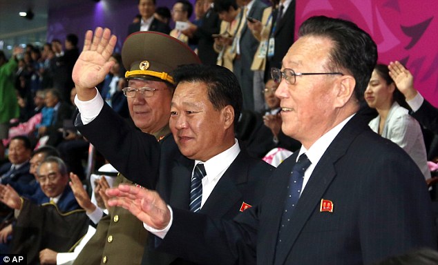 Chuyến đi Hàn Quốc của bộ 3 quyền lực Triều Tiên còn được nhà phân tích đánh giá là dấu hiệu cho sự ổn định trong nội bộ Bình Nhưỡng. Ảnh: AP.