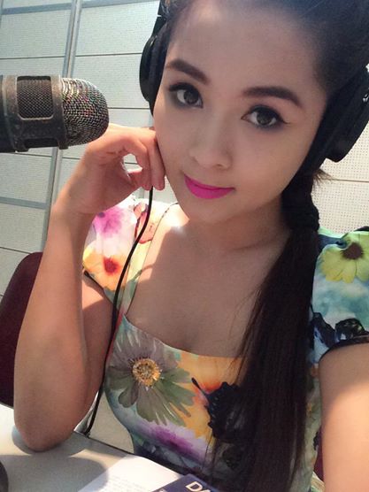 Trần Thanh Thảo là phóng viên, biên tập viên và MC của đài Truyền hình Hà  Nội. Cô gây ấn tượng cho khán giả bằng gương mặt xinh đẹp và làn da trắng mịn bắt mắt.
