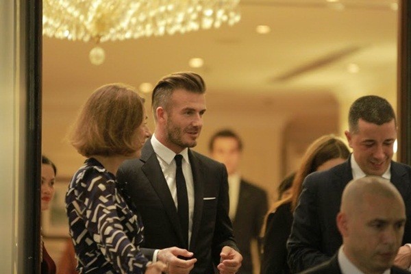 Cận cảnh vẻ quyến rũ chết người của David Beckham khi đi dự tiệc tại Hà Nội 16