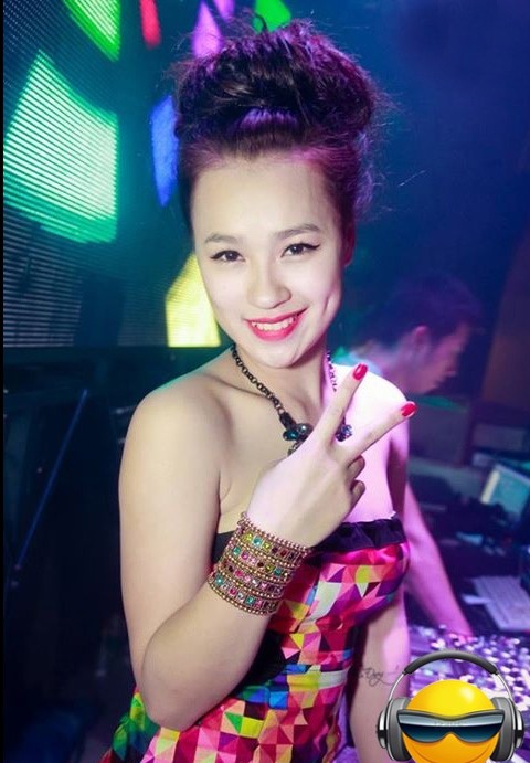 Trang phục diễn nóng bỏng của các DJ sexy nhất Vbiz - Ảnh 16