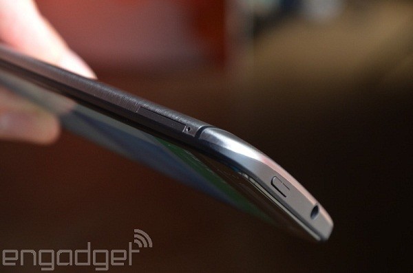 Trên tay HTC One mini 2: Thiết kế của One M8, camera 13MP, màn hình 4,5 inch,…