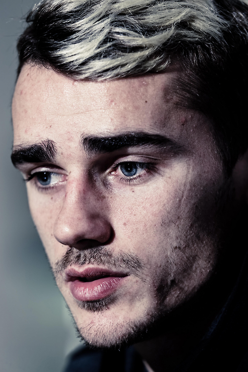 Bộ râu của Griezmann càng khiến anh giống như một chàng trai quý tộc thế kỉ 19.