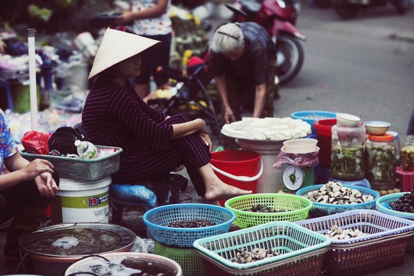 Ngắm một Hà Nội rất đẹp qua chùm ảnh ở những khu chợ nổi tiếng! 16