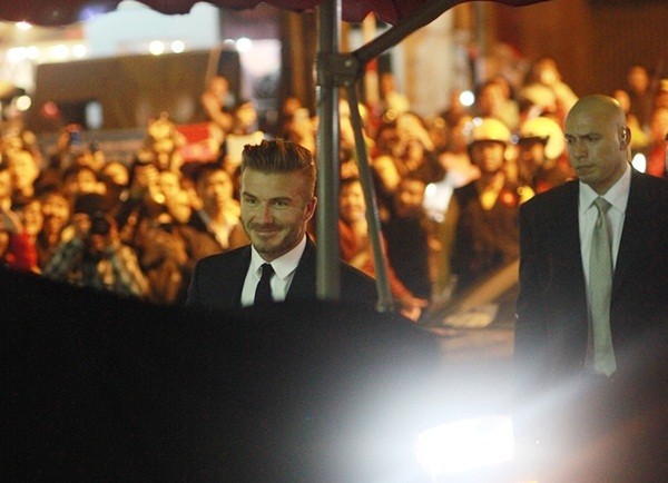 Cận cảnh vẻ quyến rũ chết người của David Beckham khi đi dự tiệc tại Hà Nội 17