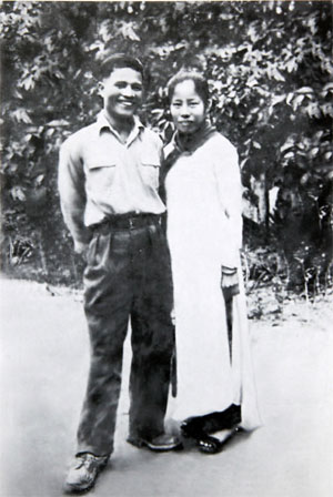 Vợ chồng Đại tướng Nguyễn Chí Thanh ở phân khu Bình Trị Thiên năm 1948 (Ảnh: Quân đội nhân dân)