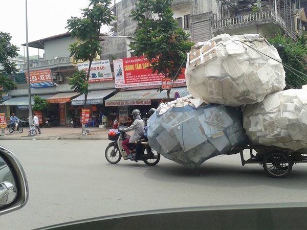 Hình ảnh được ghi lại ở ngã tư Khuất Duy Tiến - Nguyễn Trãi