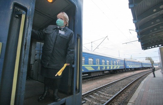 Trước đó, Ukraine tuyên bố ngừng dịch vụ xe buýt và tàu lửa đến Crimea vì lý do an ninh. Ảnh: ITAR-TASS