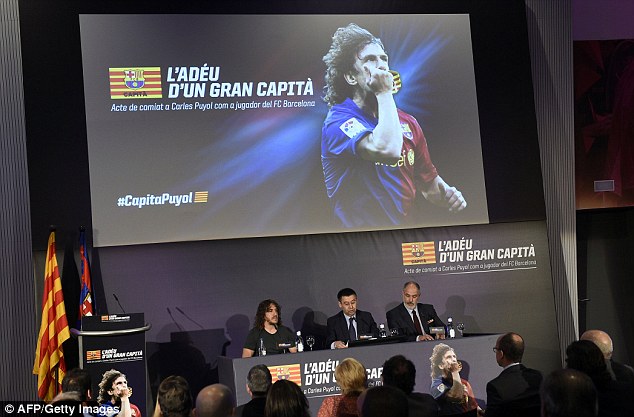 Carles Puyol tham gia buổi họp báo cuối cùng với Barca