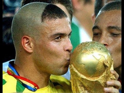 Người ngoài hành tinh đã được đền bù xứng đáng ở World Cup 2002