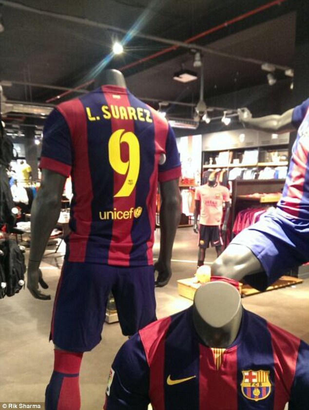 Tại Barcelona đã bán áo Suarez