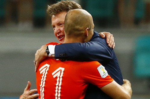 Trước khi từ biệt ĐTQG Hà Lan, Van Gaal đã liên tục mời chào Robben nhưng chưa thành công