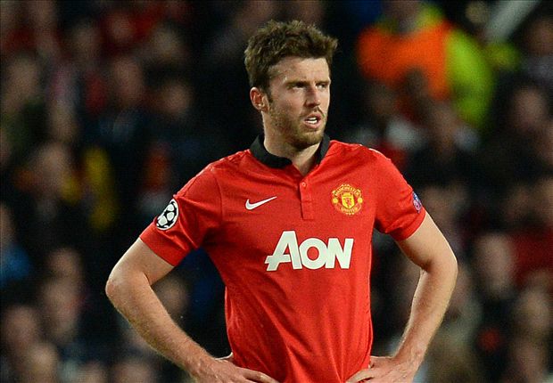 Van Gaal vừa tới, Carrick đã gặp xui