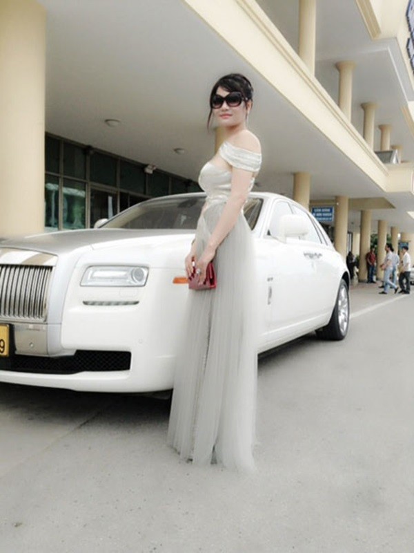 Siêu xe Rolls-Royce của nữ đại gia phố núi.