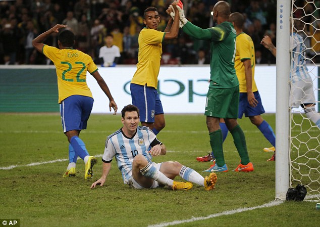 Messi và đồng đội đã thua 0-2 trước Brazil