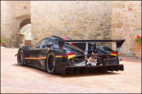 Pagani Zonda Revolucion giá bán 2,9 triệu USD.