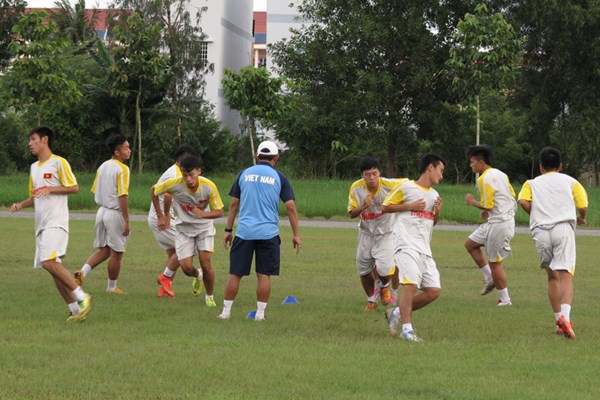 Tuyển U21 Báo Thanh Niên đã có buổi tập nhẹ vào chiều nay ở sân QK9 (ảnh Ngọc Quỳnh)