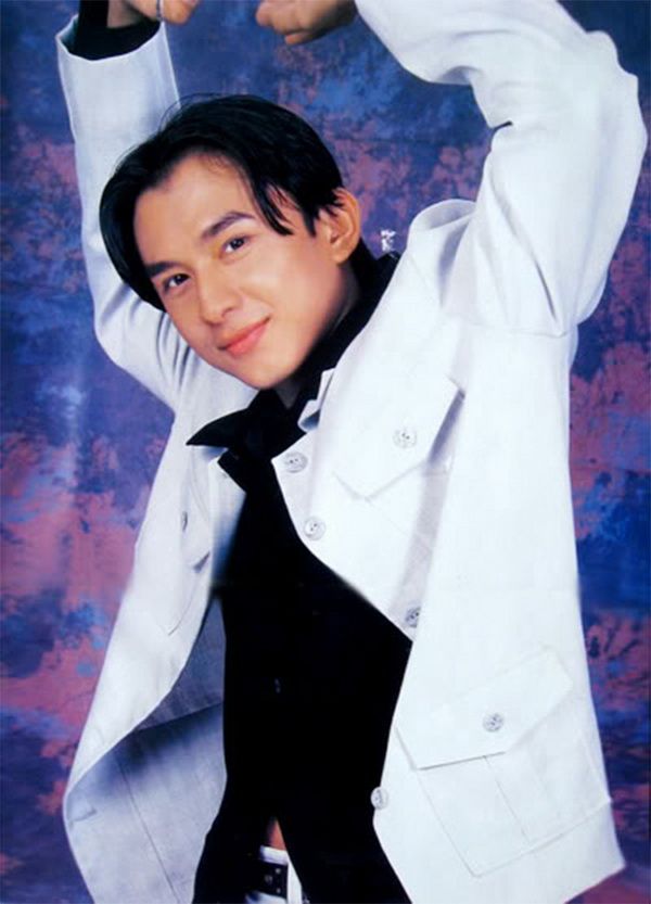 Năm 1997, nhờ sự giúp đỡ của ông bầu Hoàng Tuấn, Đan Trường bước chân vào con đường âm nhạc chuyên nghiệp.Thuở ban đầu, anh Bo xây dựng hình ảnh 1 anh chàng thư sinh điển trai, hiền lành với mái tóc bổ luống trứ danh. 
