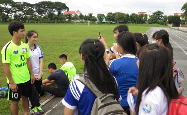 Công Phượng được hàng triệu người yêu mến nên cần có trách nhiệm với sự nổi tiếng của mình thay vì trốn tránh