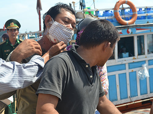 Tàu cá của ngư dân Lý Sơn bị hư hỏng sau khi bị tàu Trung Quốc tấn công, cướp tài sản Ảnh: VĂN MỊNH