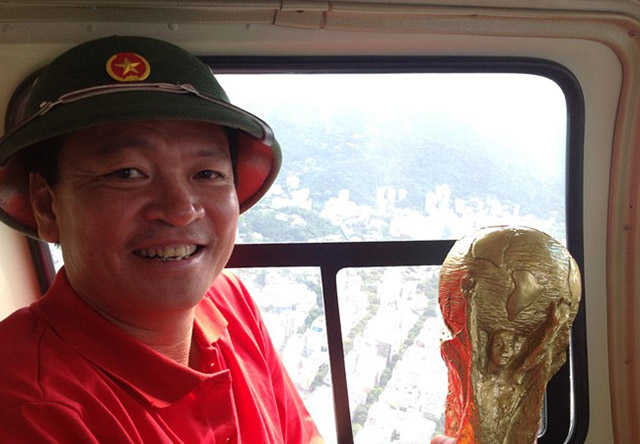 CĐV Việt Nam thuê trực thăng xem World Cup