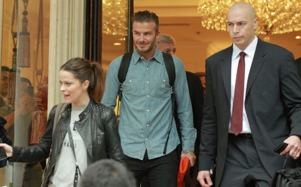 Beckham ăn mặc đơn giản nhưng vẫn cực cuốn hút khi rời Hà Nội vào TP.HCM 2