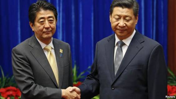 Ông Abe và Chủ tịch Trung Quốc Tập Cận Bình tại Bắc Kinh ngày 10/11/2014