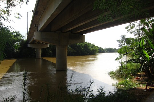 Cầu Vĩnh Điện, nơi nữ sinh nhảy xuống sông tự tử