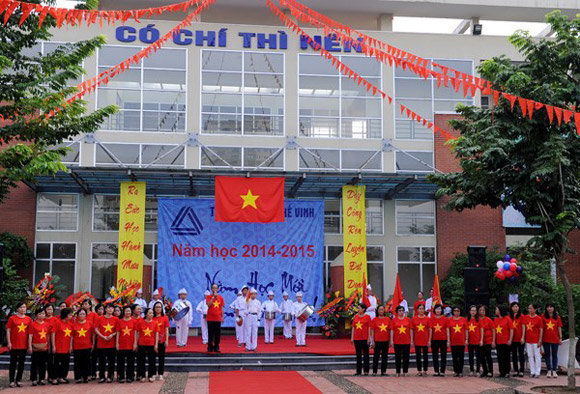 Lễ khai giảng đặc biệt ở trường Lương Thế Vinh Đỏ rực cờ sao