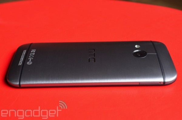 Trên tay HTC One mini 2: Thiết kế của One M8, camera 13MP, màn hình 4,5 inch,…