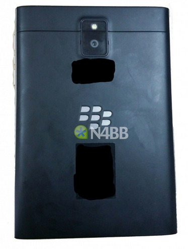 Điện thoại ‘dị’ BlackBerry Q30 tiếp tục lộ ảnh