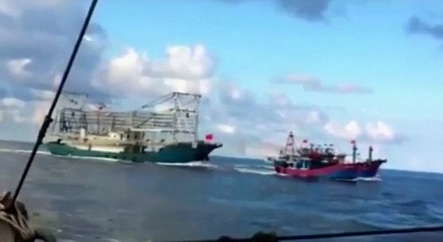 Tàu Trung Quốc rượt theo tàu của ngư dân Việt Nam để cố tình đâm chìm 