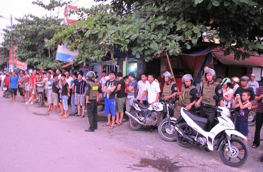 Lực lượng công an giữ gìn ANTT tại tuyến đường các học viên đi qua