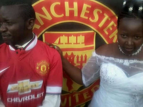 Chân dung đôi vợ chồng cưới theo phong cách Manchester United