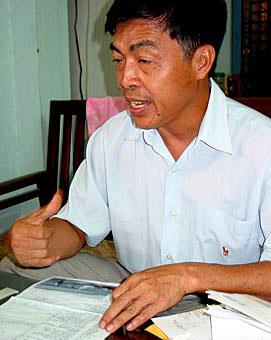 Ông Vimar Nguyễn trả lời báo chí trong chuyến thử nghiệm VAM 1 năm 2005