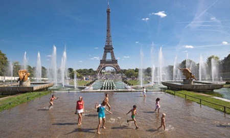 Thủ đô Paris của Pháp nổi tiếng về văn hóa và giáo dục cùng hệ thống giao thông công cộng tuyệt vời