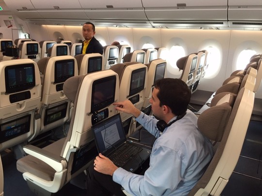 Trên máy bay sẽ lắp đặt đầu thu để trong quá trình khai thác, hãng hàng không cung cấp wifi để khách đọc báo, sử dụng điện thoại di động, cho phép hành khách không bị gián đoạn liên lạc khi bay