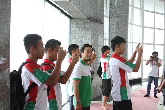 Đến buổi chiều, cả đội đi tham quan bảo tàng Hoàng gia Brunei