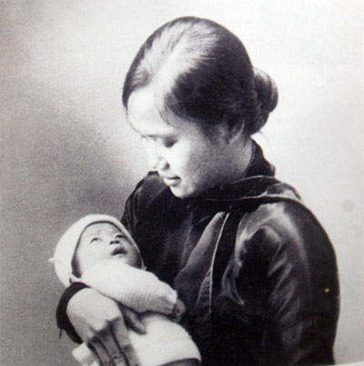 Nguyễn Thị Quang Thái và Hồng Anh - vợ và con gái Đại tướng Võ Nguyên Giáp. Ảnh tư liệu