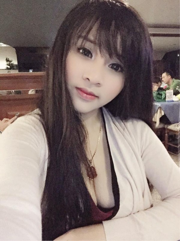 Soi ảnh con nít của các hot girl Việt đã công khai phẫu thuật thẩm mỹ 23