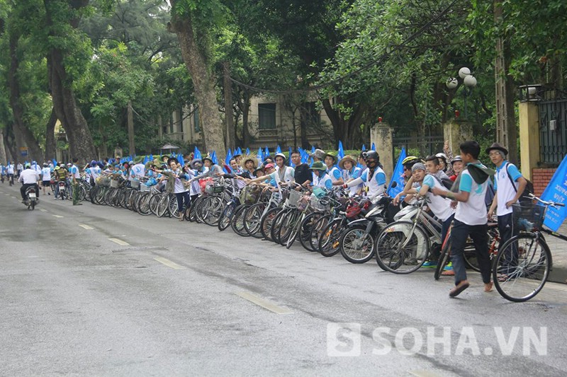 Các tình nguyện viên trước giờ xuất quân tại Thủ đô Hà Nội.