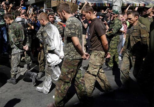 Ukraina, Kiev, li khai, diễu phố, tù binh