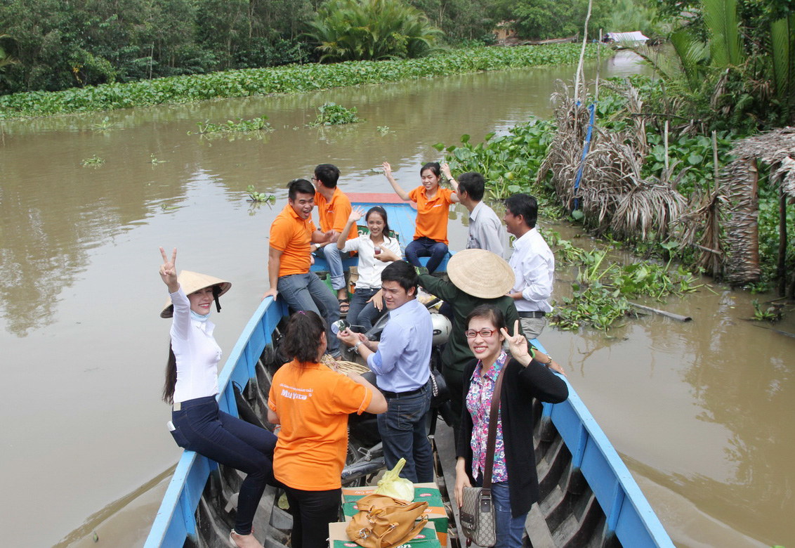 Sau chuyến chuyến từ thiện tại làng trẻ Hữu Nghị, Hoa Hậu Đại Dương Đặng Thu Thảo và Người đẹp giàn khoan Thu Phương lại tiếp tục hành trình tốt đẹp.