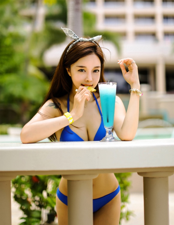 Hotgirl đẹp nhất xứ Hàn tung ảnh bikini nóng bỏng
